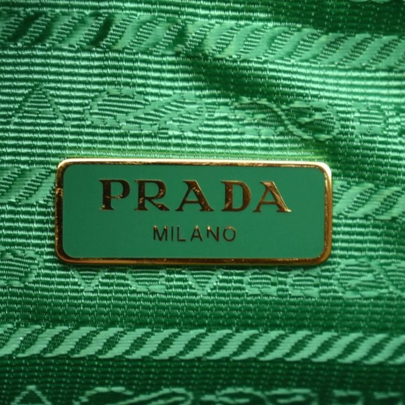 PRADA  Re-Edition 2005 Saffiano Leather Shoulder Bag Green - Picture 13 of 14